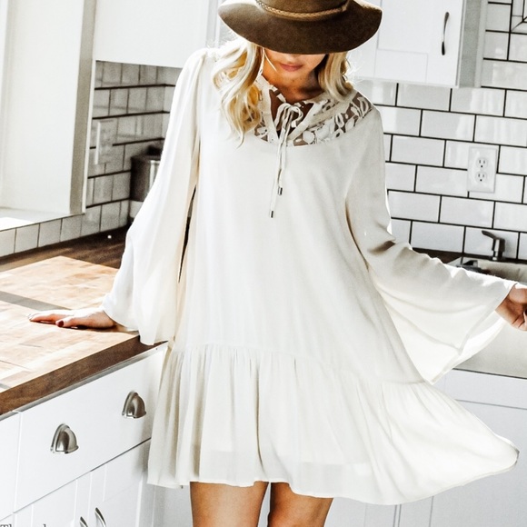 ✨JUST IN✨BOHEMIAN LACE YOKE DRESS - Picture 2 of 5